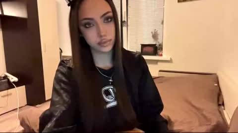 Mimi online show from 11.28.25