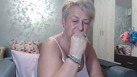 Lovepinklilly online show from 11.05.25