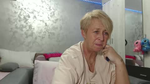 Snapshot of roses_and_lillies chatting on 04.22.26 Lovepinklilly online show from 04.22.26