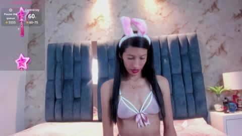 Snapshot of rosetemple chatting on 01.19.25 Rose online show from 01.19.25