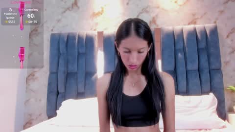 Snapshot of rosetemple chatting on 01.21.25 Rose online show from 01.21.25