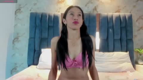 Snapshot of rosetemple chatting on 01.23.25 Rose online show from 01.23.25