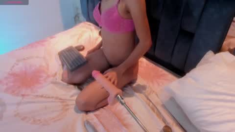 Snapshot of rosetemple chatting on 01.23.25 Rose online show from 01.23.25