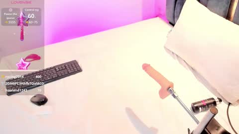 Snapshot of rosetemple chatting on 02.09.25 Rose online show from 02.09.25