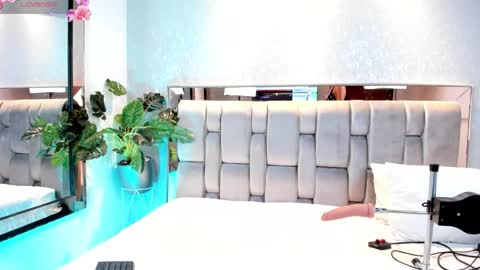 Snapshot of rosetemple chatting on 09.21.25 Rose online show from 09.21.25