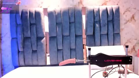 Snapshot of rosetemple chatting on 10.05.25 Rose online show from 10.05.25