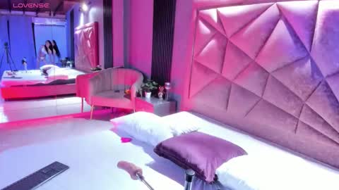 Snapshot of rosetemple chatting on 10.07.25 Rose online show from 10.07.25