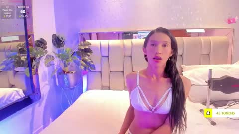 Snapshot of rosetemple chatting on 10.26.25 Rose online show from 10.26.25