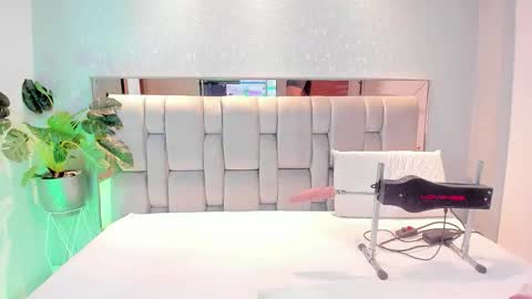 Snapshot of rosetemple chatting on 10.29.25 Rose online show from 10.29.25