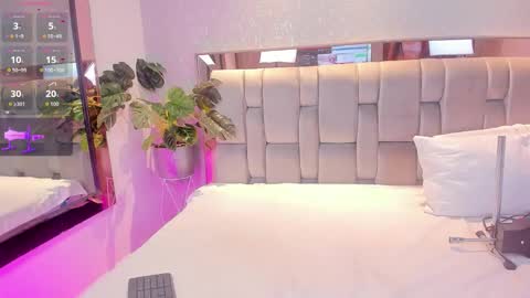 Snapshot of rosetemple chatting on 11.11.25 Rose online show from 11.11.25