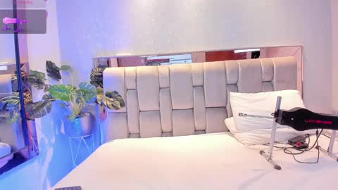 Snapshot of rosetemple chatting on 12.03.25 Rose online show from 12.03.25