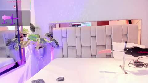 Snapshot of rosetemple chatting on 01.14.26 Rose online show from 01.14.26