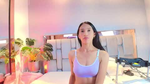 Snapshot of rosetemple chatting on 02.13.26 Rose online show from 02.13.26