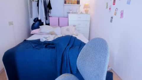 Snapshot of roshelle_xxx chatting on 02.19.25 Roshelle online show from 02.19.25