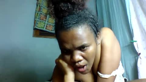 Snapshot of rosia22 chatting on 09.28.25 rosia22 online show from 09.28.25