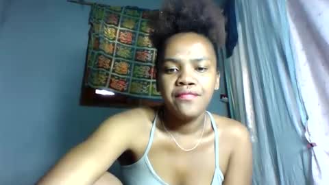 Snapshot of rosia22 chatting on 09.30.25 rosia22 online show from 09.30.25