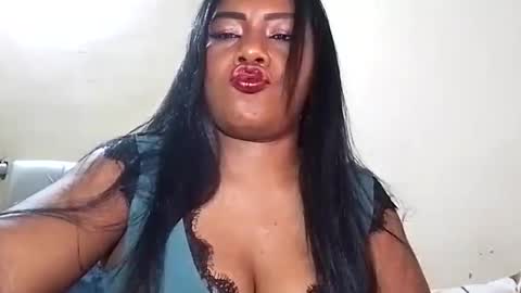 Snapshot of rosmerynava chatting on 10.13.25 rosmerynavarro online show from 10.13.25