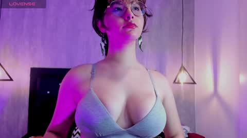 Snapshot of rosse__garden chatting on 05.26.26 rosse garden online show from 05.26.26