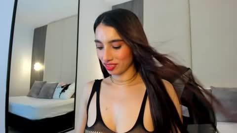 Snapshot of rosse_her chatting on 07.14.26 R O S S E online show from 07.14.26