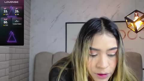 Snapshot of rosse_jeane_v chatting on 12.05.25 rosse jeane v online show from 12.05.25