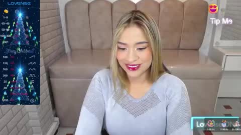 Snapshot of rosse_jeane_v chatting on 12.14.25 rosse jeane v online show from 12.14.25