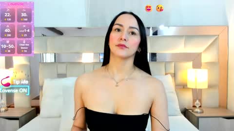 Snapshot of rosshazel chatting on 05.28.26 online show from 05.28.26