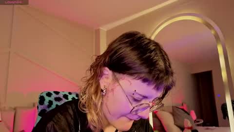 Snapshot of rossiie_hunt_ chatting on 05.22.26 rossiie_hunt_ online show from 05.22.26