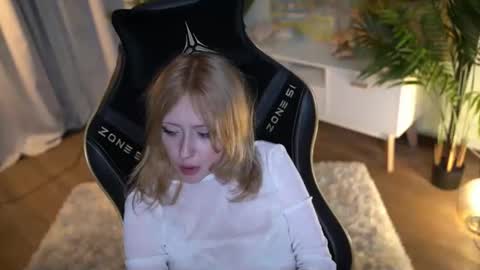 Snapshot of rosy_petal chatting on 09.16.25 rosy_petal online show from 09.16.25