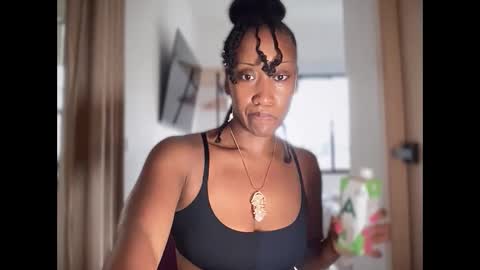 Snapshot of rosycoco chatting on 02.19.25 Rosy Coco online show from 02.19.25