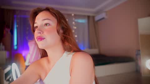 Snapshot of rosyemily chatting on 09.14.25 Hi Im Maria Check my Bio  online show from 09.14.25