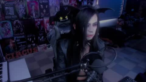 Snapshot of rotten_dreams chatting on 02.09.25 rot online show from 02.09.25