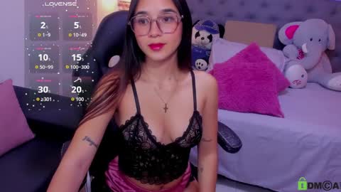 Snapshot of rouse_cutie chatting on 04.06.26 Rosuee online show from 04.06.26