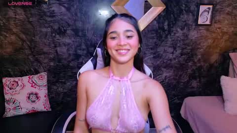 Snapshot of rouse_cutie chatting on 04.24.26 Rosuee online show from 04.24.26