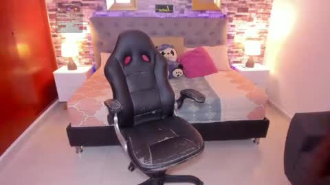 Snapshot of rouse_cutie chatting on 05.17.26 Rosuee online show from 05.17.26