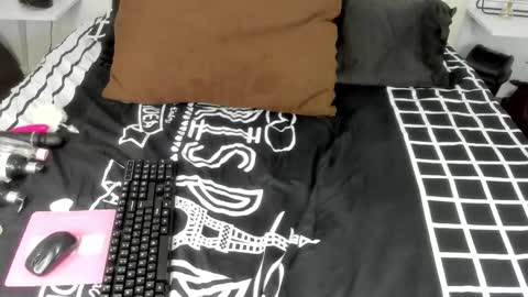 Snapshot of rouse_sexy_hotxx77 chatting on 11.29.25 rouse_sexy_hotxx77 online show from 11.29.25