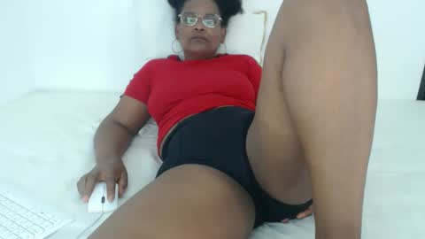 Snapshot of roushlove chatting on 10.25.25 luxa online show from 10.25.25