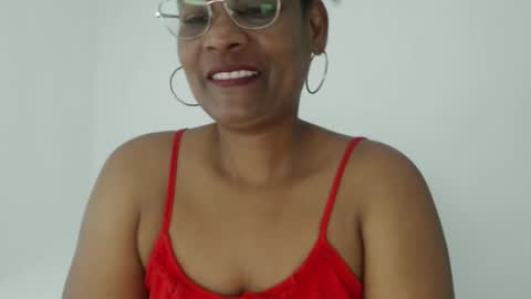 Snapshot of roushlove chatting on 10.27.25 luxa online show from 10.27.25