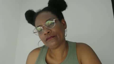 Snapshot of roushlove chatting on 10.31.25 luxa online show from 10.31.25