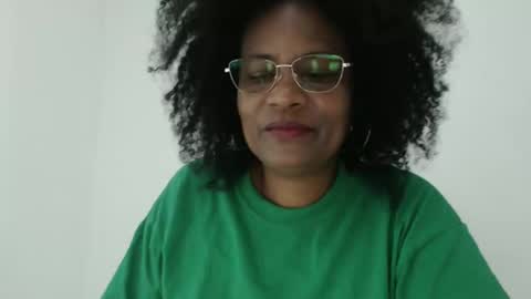 Snapshot of roushlove chatting on 11.04.25 luxa online show from 11.04.25