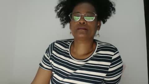 Snapshot of roushlove chatting on 11.06.25 luxa online show from 11.06.25