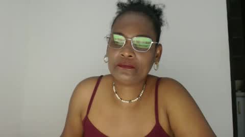 Snapshot of roushlove chatting on 11.06.25 luxa online show from 11.06.25