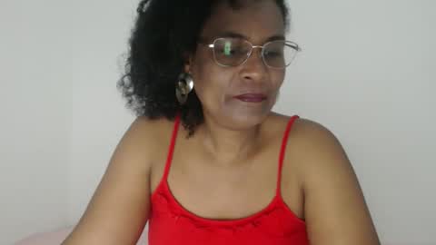 Snapshot of roushlove chatting on 11.09.25 luxa online show from 11.09.25