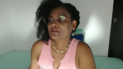 Snapshot of roushlove chatting on 11.13.25 luxa online show from 11.13.25