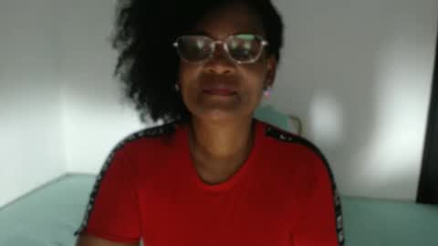 Snapshot of roushlove chatting on 11.14.25 luxa online show from 11.14.25