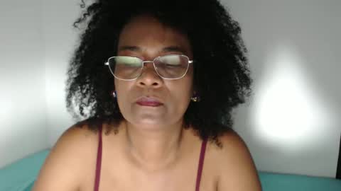 Snapshot of roushlove chatting on 11.24.25 luxa online show from 11.24.25