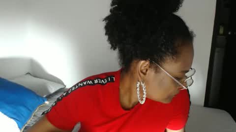 Snapshot of roushlove chatting on 12.02.25 luxa online show from 12.02.25