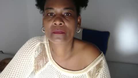 Snapshot of roushlove chatting on 12.04.25 luxa online show from 12.04.25