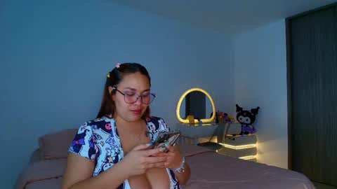 Snapshot of rousrossell_4 chatting on 05.15.26 Call me Rous online show from 05.15.26