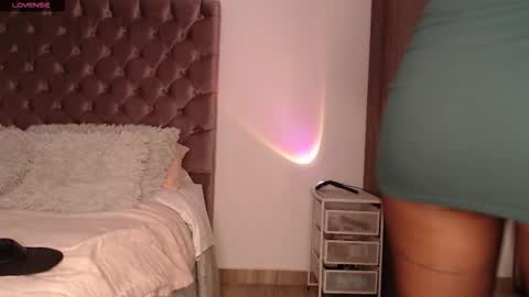 Rouss marie henao  online show from 11.13.25