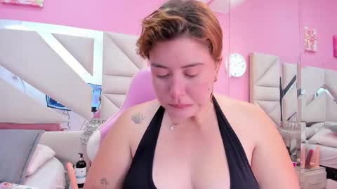 Snapshot of rousse_millers chatting on 05.25.26 Rousse online show from 05.25.26